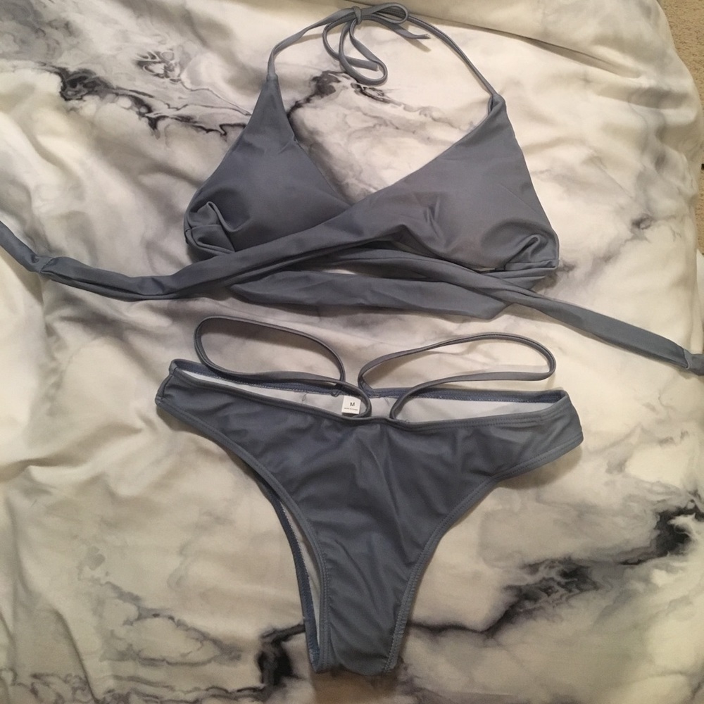 BRAND NEW wrap around bikini w strappy bottoms
